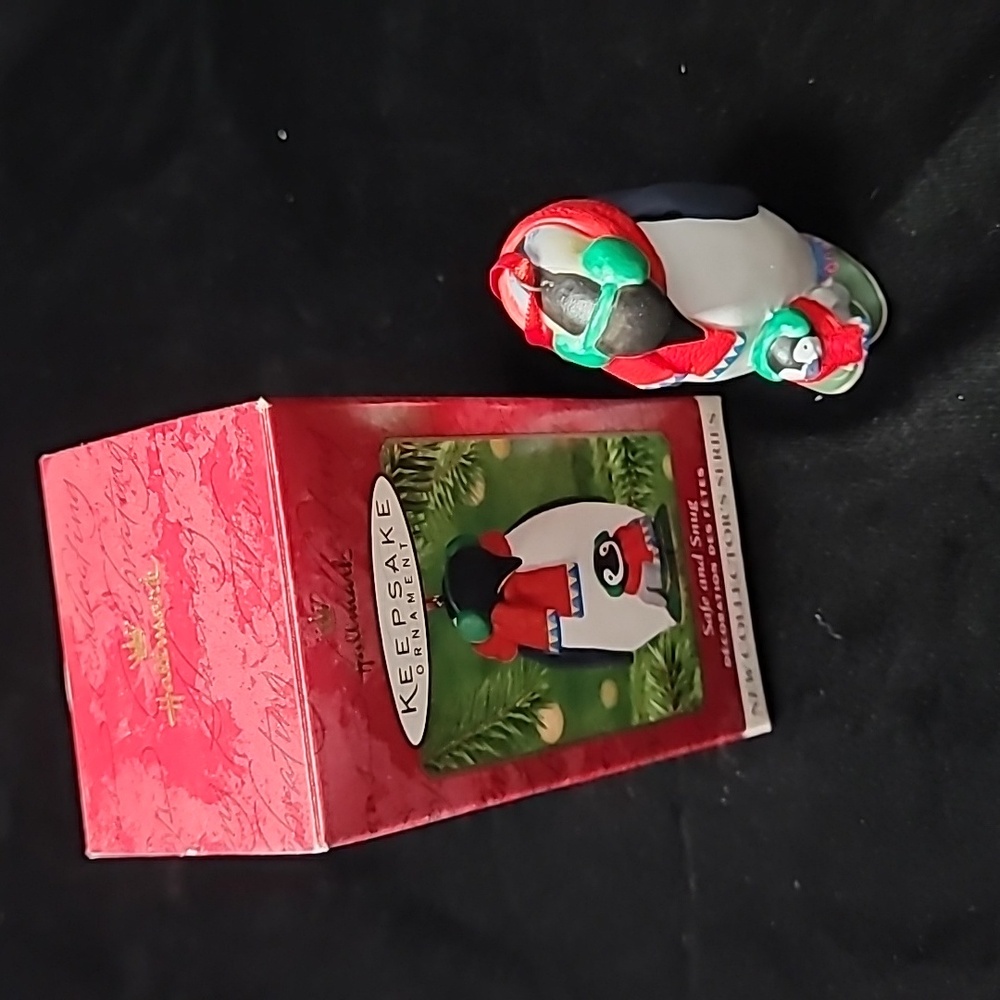 Vintage 2001 Hallmark Keepsake‎ Ornament Safe and Snug Ornament - Picture 5 of 9